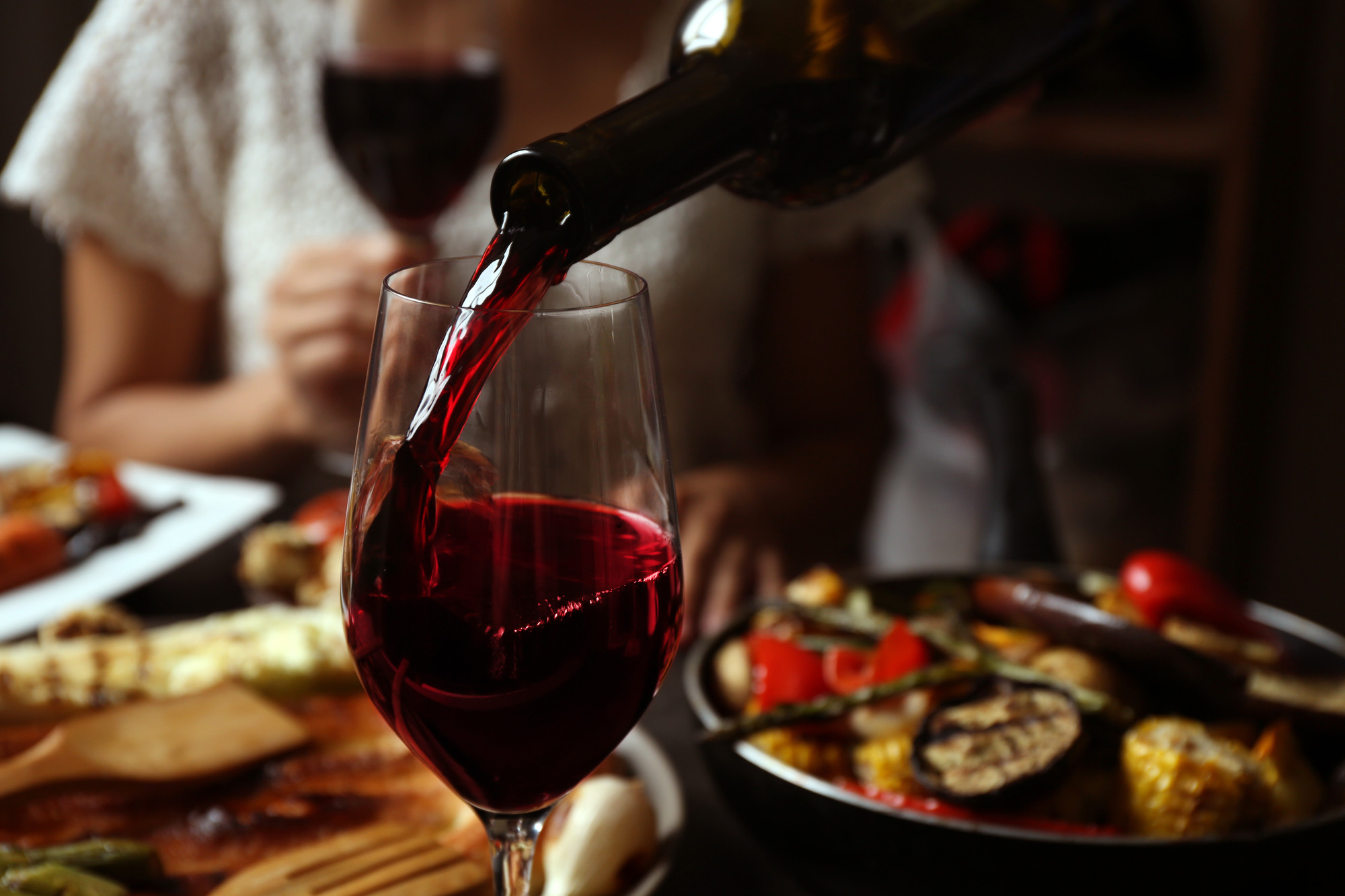 mediterranean food and red wine | © Shutterstock