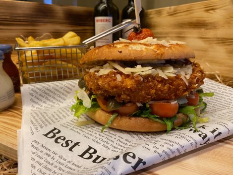 Mc Caesar Chicken Burger | © Crowne Plaza Hotel Düsseldorf-Neuss
