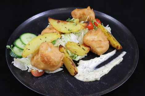 Quick & Tasty Business Lunch . Fish, Potatoes, Salad | © Crowne Plaza Hotel Düsseldorf-Neuss