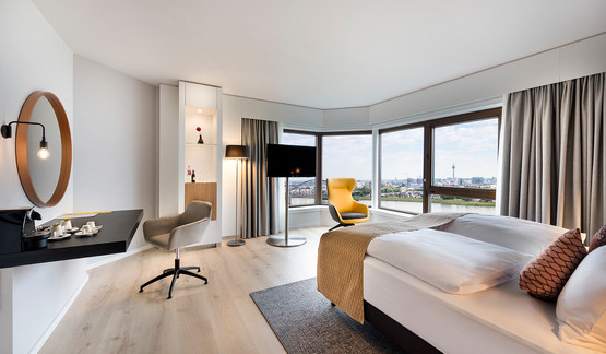 Crowne Plaza Hotel Düsseldorf-Neuss Premiumzimmer mit Rheinblick