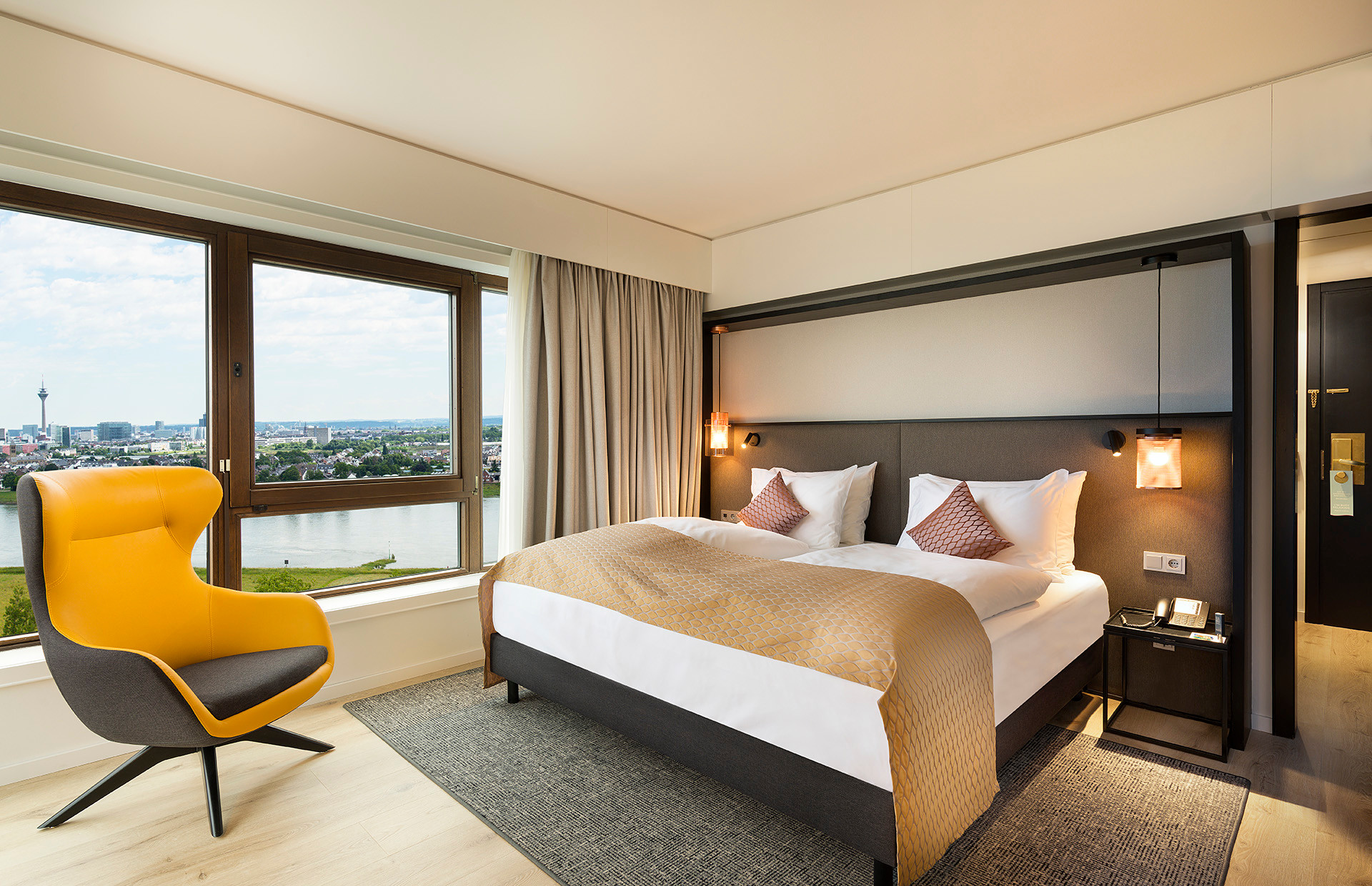 Crowne Plaza Hotel Düsseldorf-Neuss premier room with river view